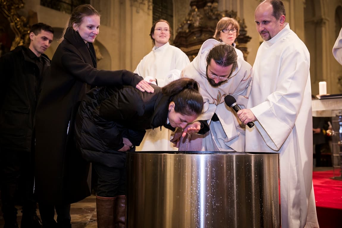 Svátost křtu - přijetí do křesťanské komunity